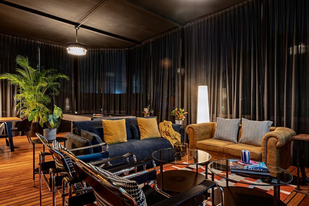 Casa Anza, lounge with billiard table